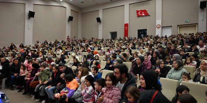 Konya'da çocuklar Niloya ile eğlendi