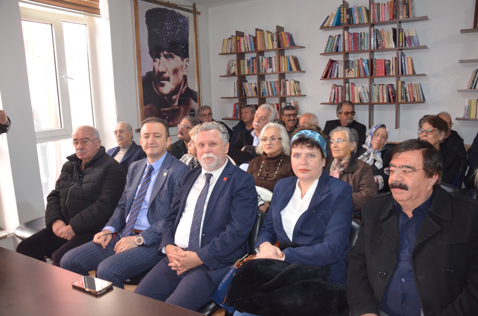 Erdoğan cuma namazı çıkışı vatandaşlarla sohbet etti