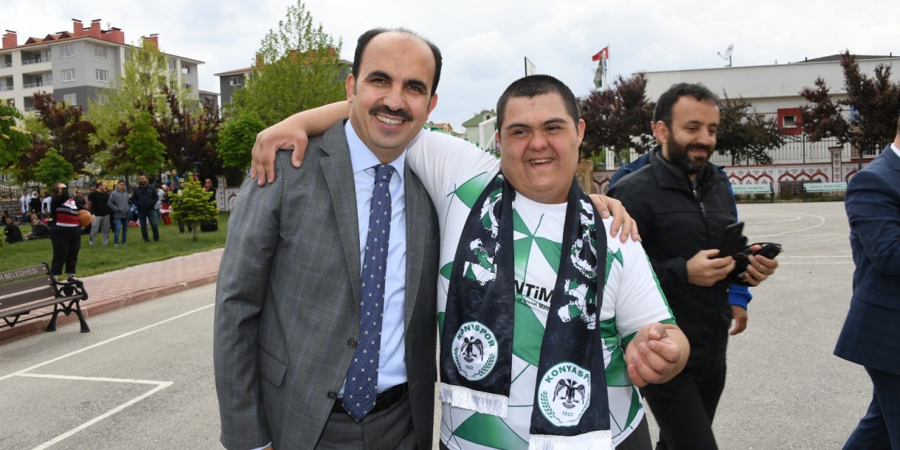 Konya'dan Suriye'ye 11 yardım tırı gönderildi