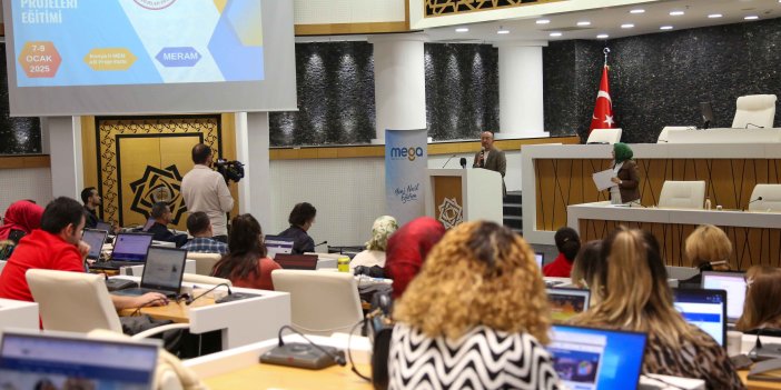 Konya Büyükşehir'in ilçe konferanslarına yoğun ilgi