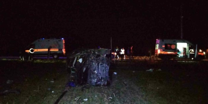 Bursa’da bir otomobil gece tarlaya uçtu