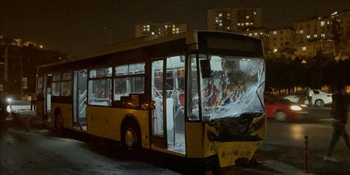 iETT otobüsüyle otomobil çarpışma sonucu 1 kişi öldü, 4 kişi yaralandı