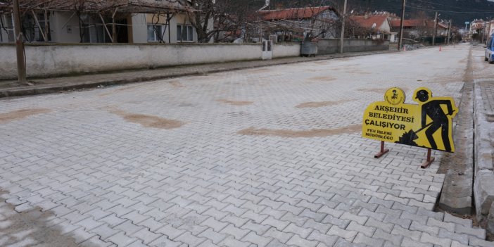 Akşehir'de yol çalışmaları durmadan devam ediyor
