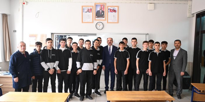 Üniversiteye hazırlanan 12. sınıf öğrencilerine nakdi destek parası yatırıldı