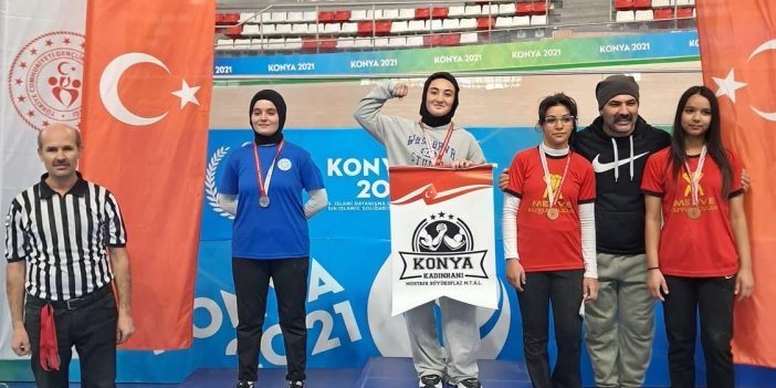 Kadınhanlı'da 3 lise öğrencisi bilek güreşi yarışmasında derece yaptı