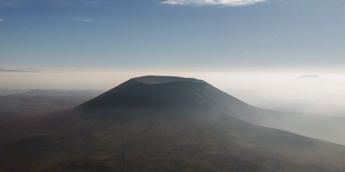 Sislerin arasında kalan Meke Krater Gölü'nün fotografları