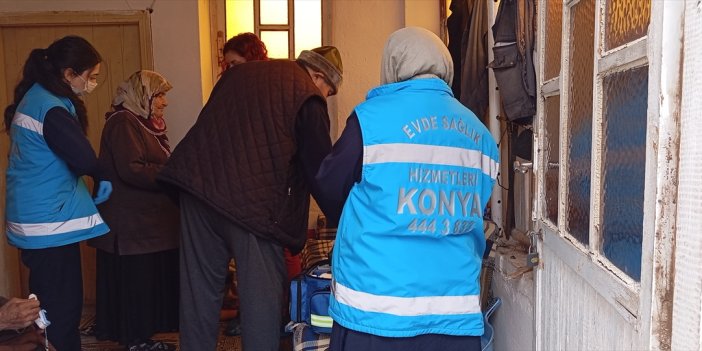 Yunak'ta yaşlı çifte evde sağlık hizmeti