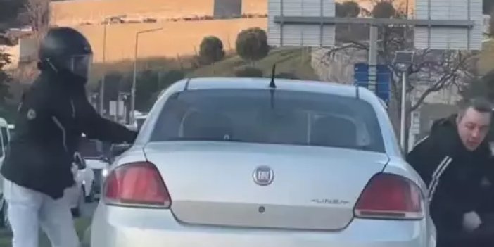 Otomobil sürücüsü kendisine saldıran kuryeyi copla darbetti