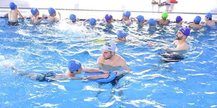 Konya Olimpik Yüzme Havuzu'nda kış dönemi kurs başvuruları başladı