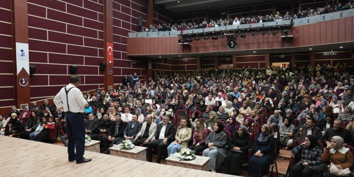 Şehir Konferansları ilçelerde devam ediyor