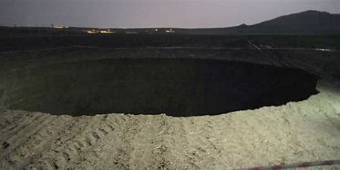 Konya'da 25 metre derinliğinde obruk oluştu