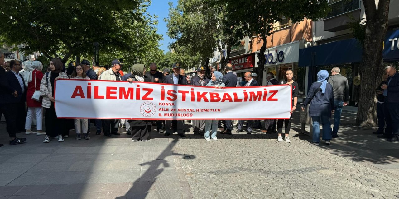 Sıcak havayı gören Konyalılar çarşı pazarda güneşin tadını çıkardı