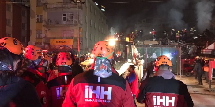 Konya Selçuklu'da 4 Katlı Bina Çöktü: İHH Ekipleri Hızla Müdahale Ediyor