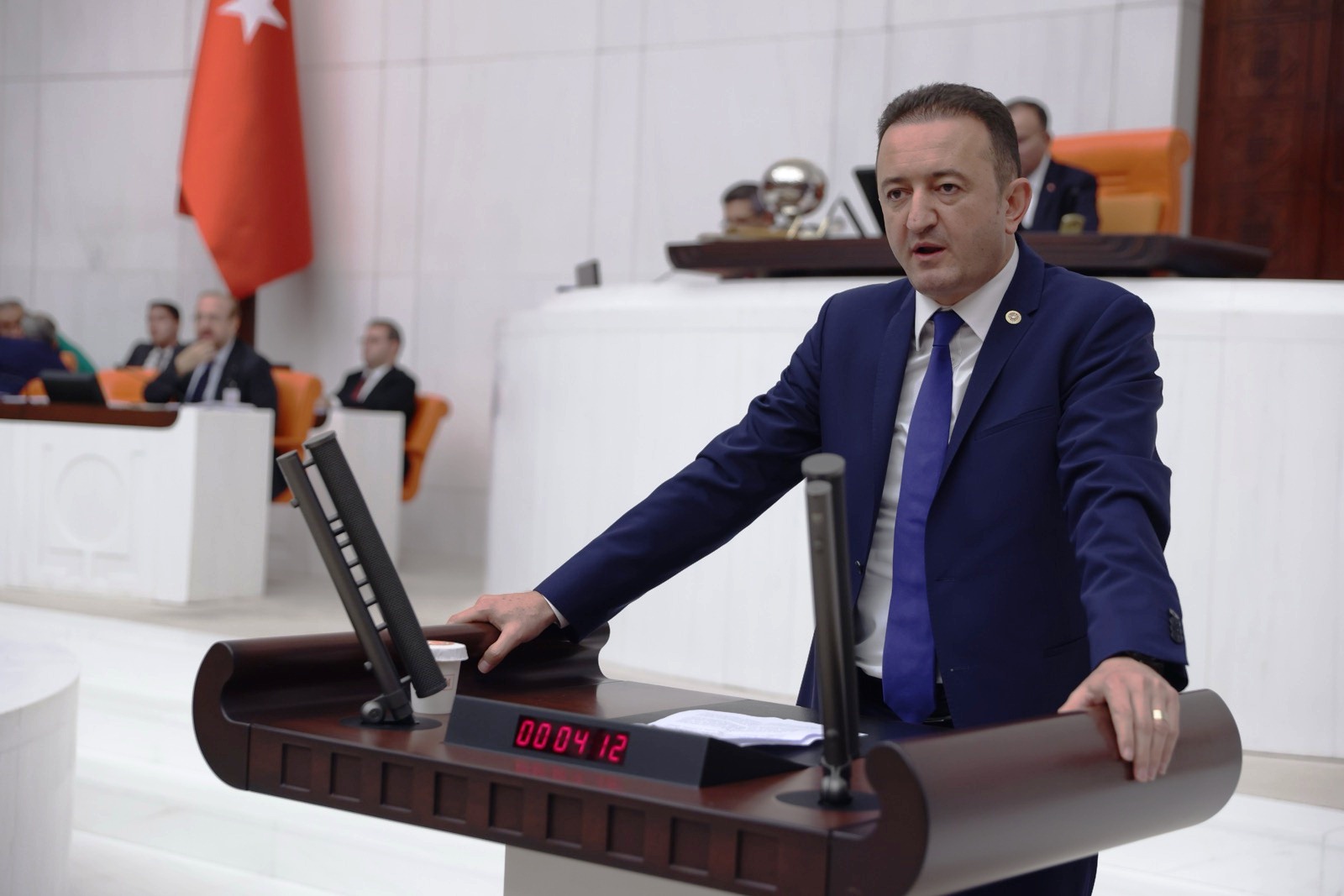 "İktidar tedbirlerin faturasını yine vatandaşlara çıkarmak istemektedir"