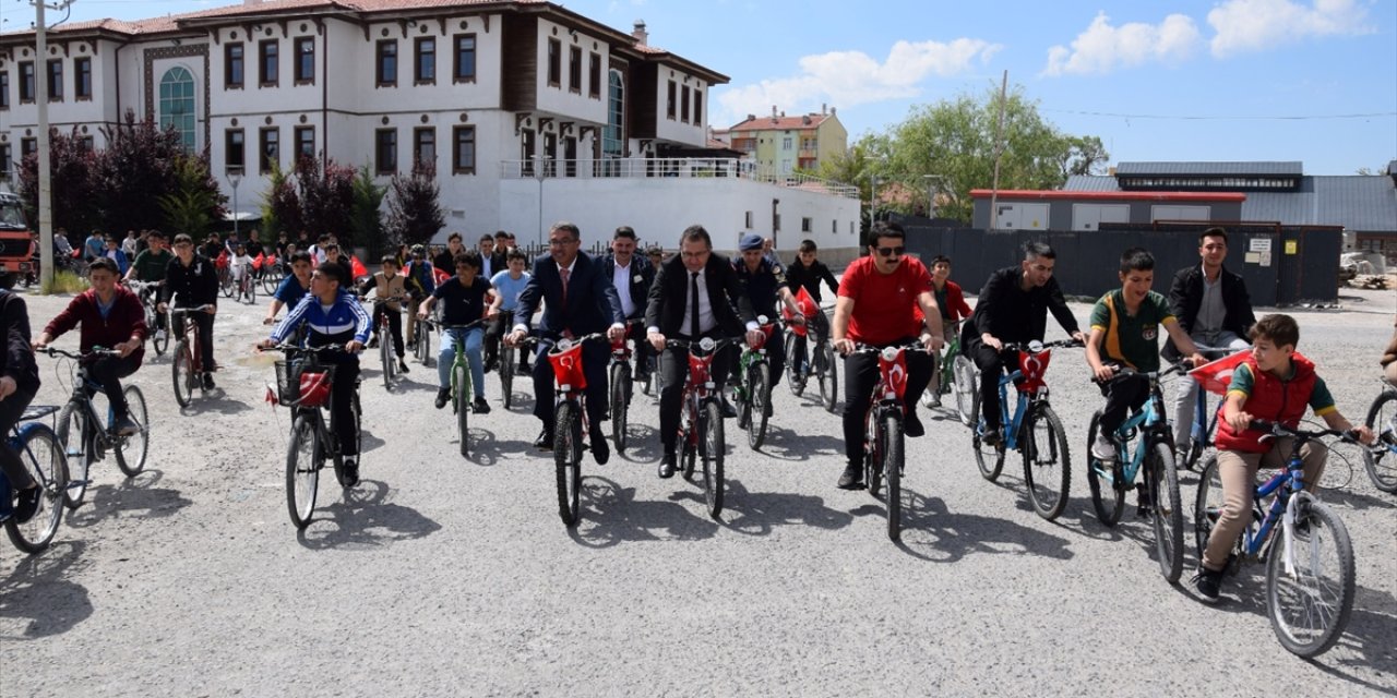 Kâğıt rolyef sergisi açıldı