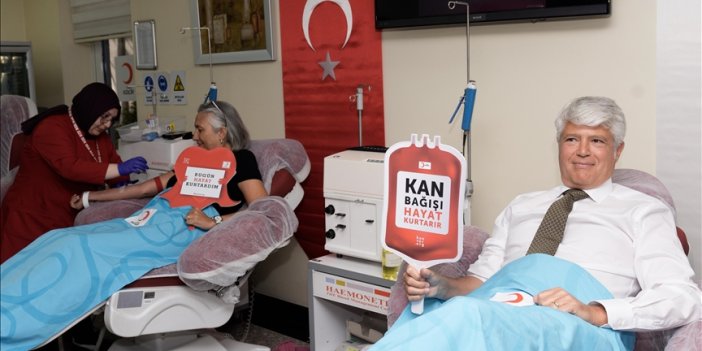 İsviçre'nin Ankara Büyükelçisi Scheurer, kan bağışı yaptı