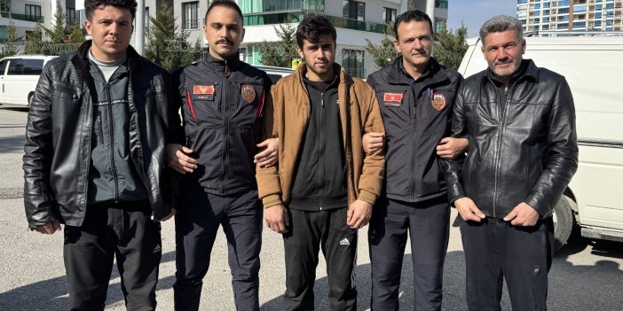 Konya'da çöken binanın enkazından kurtarılanlar, kahramanlarıyla buluştu