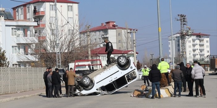 Iğdır'da devrilen araçtaki 2 kişi yaralandı