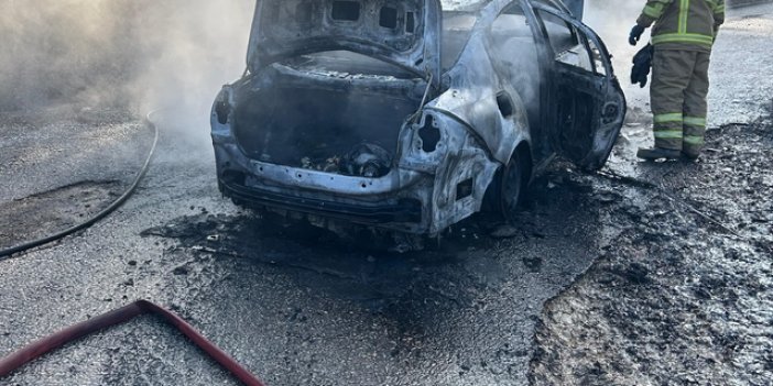 Seyir halindeki otomobil yandı