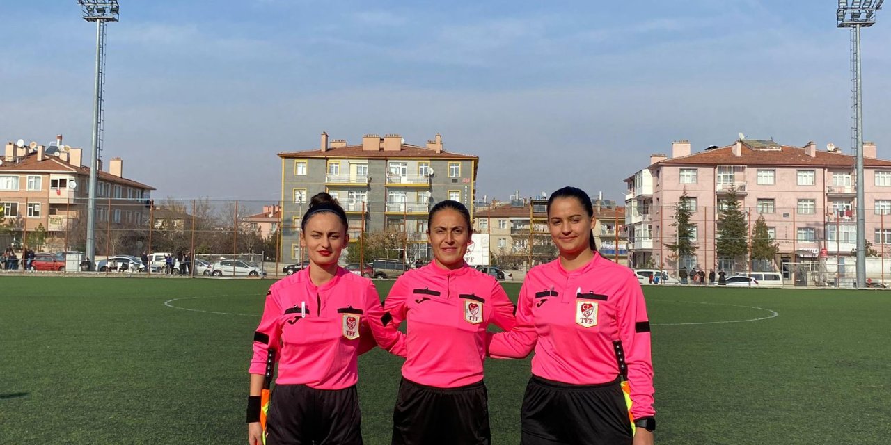 Kadın hakemlere tebrik