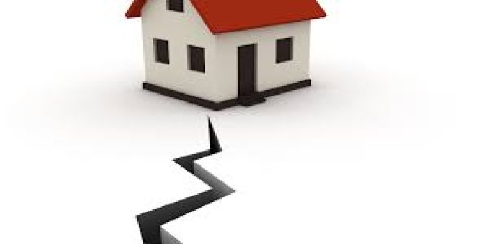 O ilçede belediye ve adliye binaları yıkılma kararı aldı