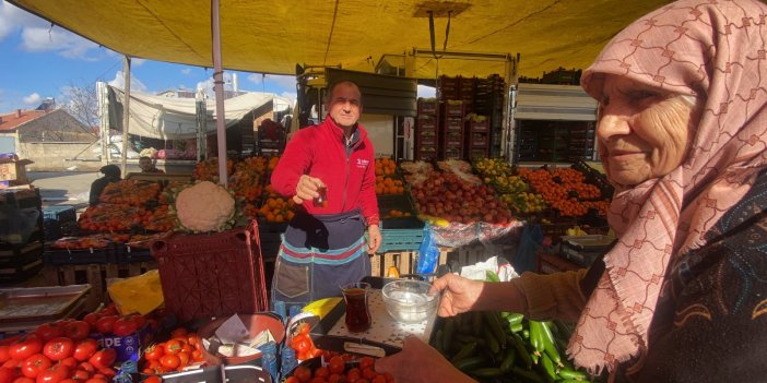 Konyalı 84 yaşındaki Piliç, pazarda 9 yıldır çay demliyor