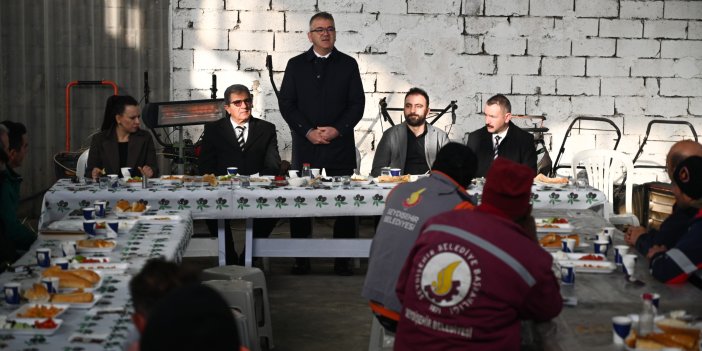 Başkanı Ustaoğlu, çalışan mesai arkadaşlarla kahvaltıda bir araya geldi