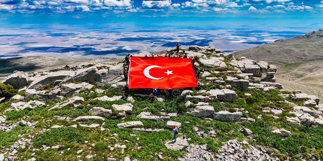 Meram’da Abdülhamid Han Ferman sergisi tarih severlerle buluşuyor