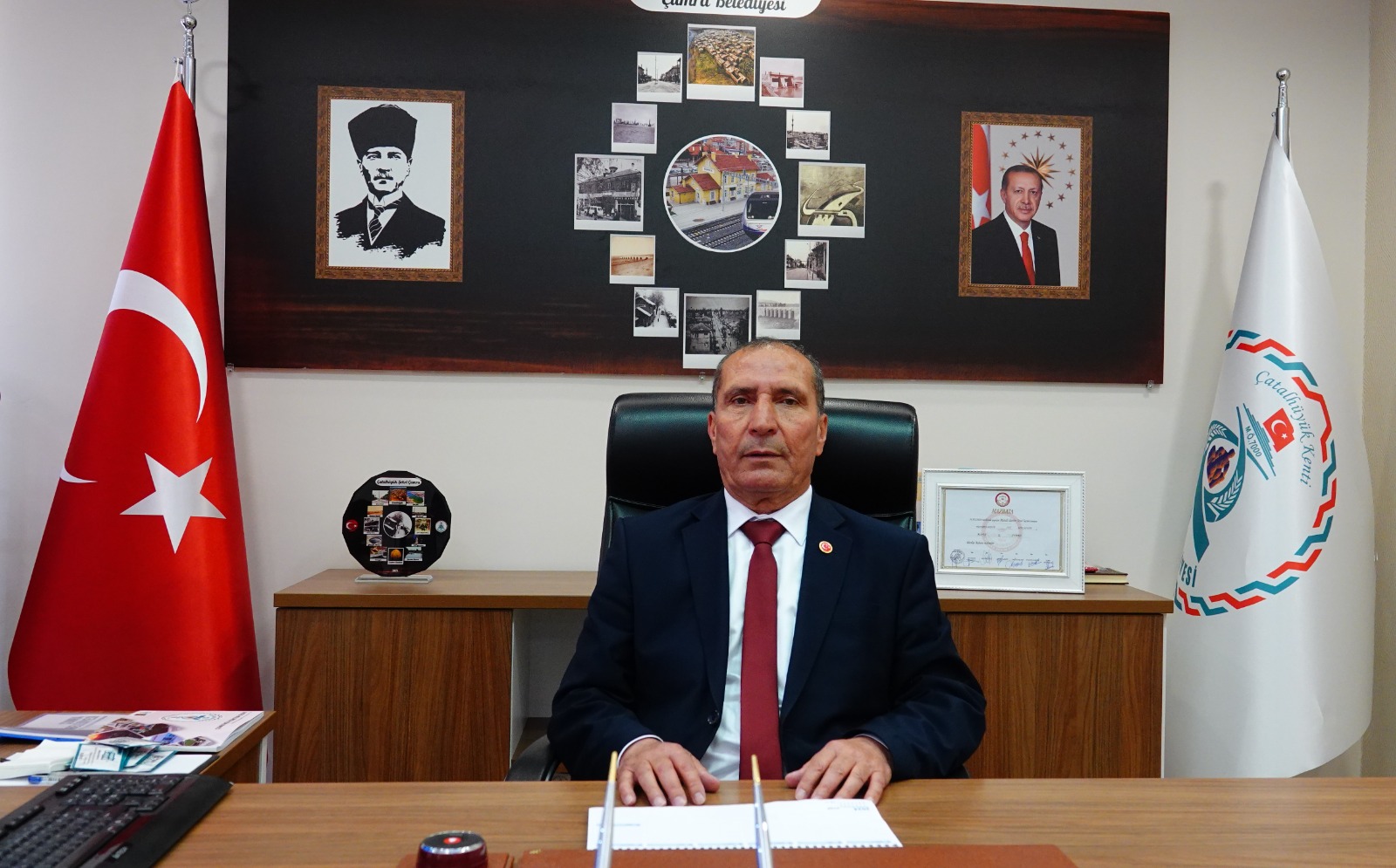 Ölen sahibinin tabutunun başından bir an olsun ayrılmadı