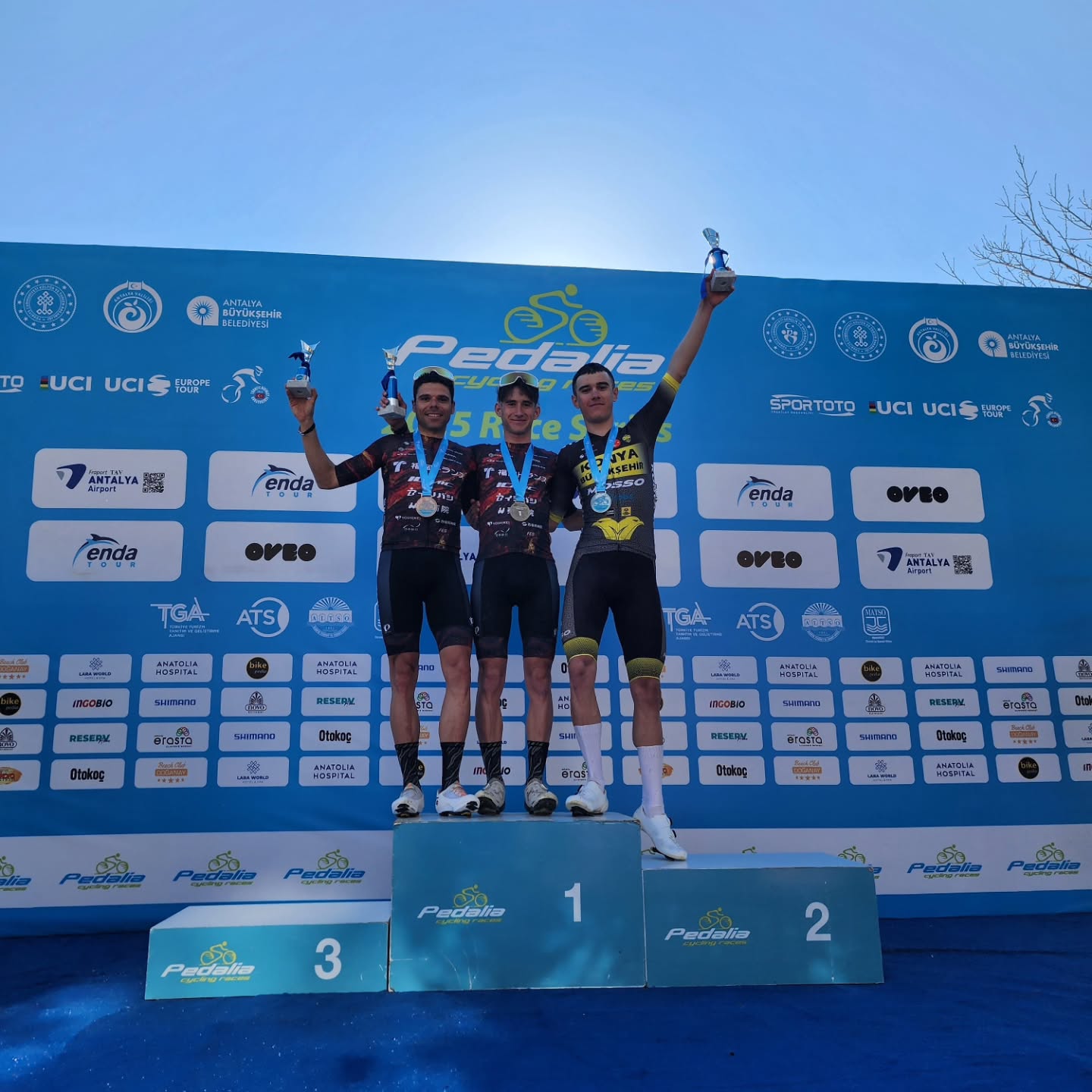 Büyükşehir bisiklette madalya avını sürdürdü