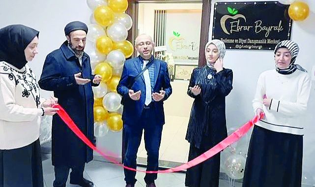 Diyetisyen Ebrar Bayrak kliniğini dualar eşliğinde hizmete açtı