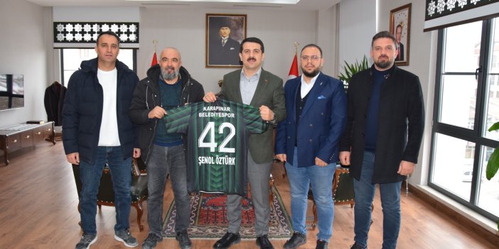Karapınar Belediyespor yönetimi Kaymakam Şenol'u ziyaret etti