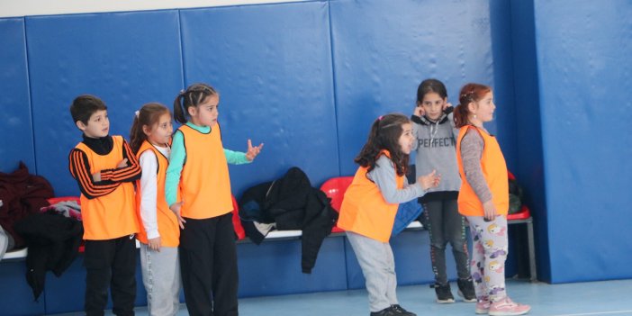 Sarayönü'nde geleneksel çocuk oyunları yarışması düzenlendi