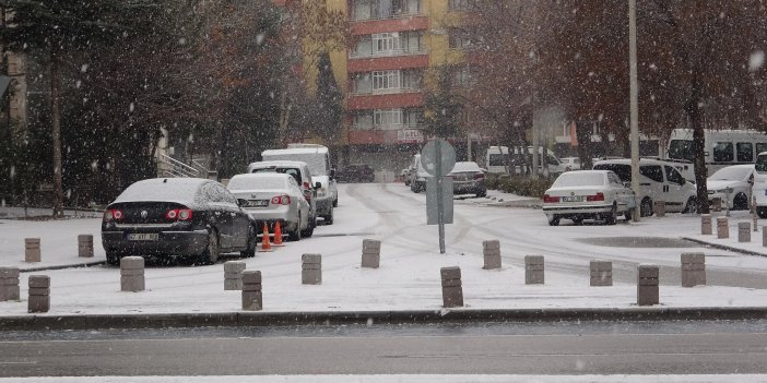 Konya'da beklenen kar yağışı başladı