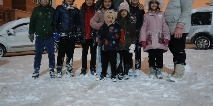 Karapınar'da Kar Keyfi: Belediye Başkanı Önal Çocuklarla Kartopu Oynadı