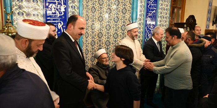 Vali Akın ve Başkan Altay Konyalıların Berat Kandili coşkusuna ortak oldu