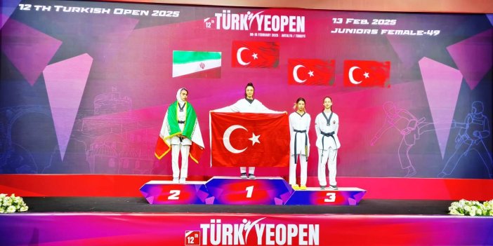 Taekwondocu Zeynep kürsüye Türk Bayrağı ile çıktı
