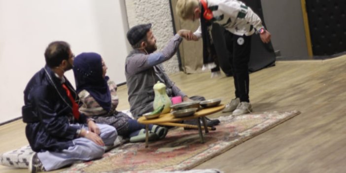 Türkiye'nin ilk ve tek senaryosunu yazıp oynayan tiyatro grubu