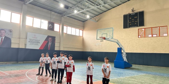 Yunak'ta Geleneksel Çocuk Oyunları Turnuvası gerçekleşti