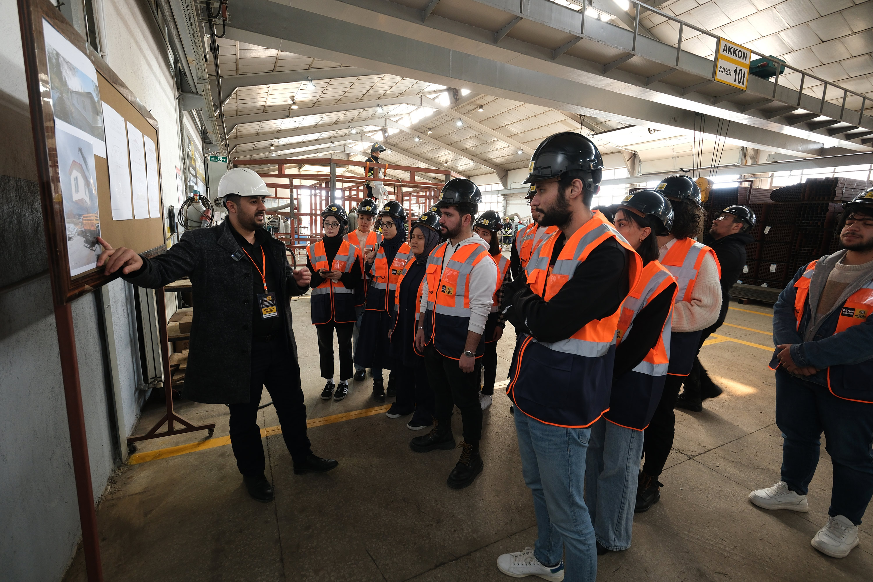 Konya Büyükşehir Gençlik Meclisi geleceğin mühendisleri için teknik gezi düzenledi