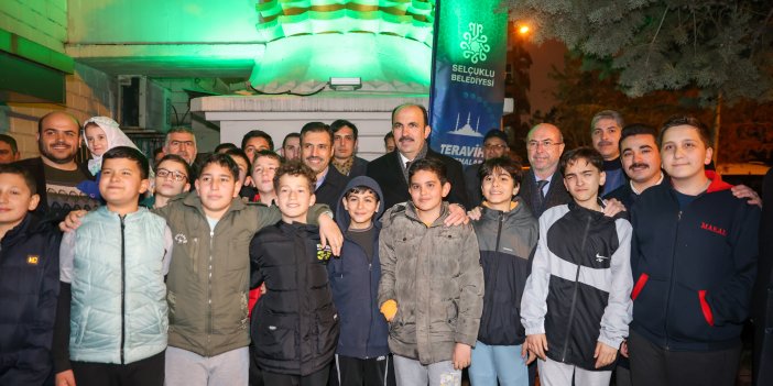 Başkanlar Selçuklu’da teravih sonrası vatandaşlara bir araya geldi