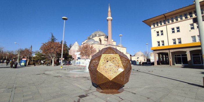 Konya'nın Meydan'ındaki bu süsleme merak ediliyor