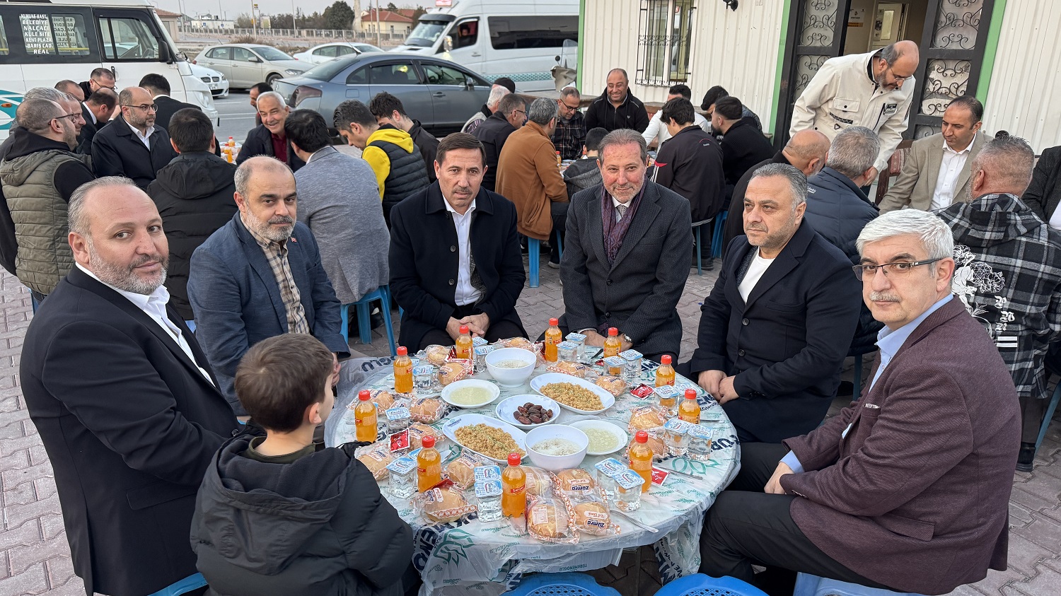 Hasan Kılca minibüsçülerle iftar yaptı