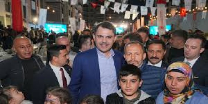 Bakan Kurum, Hatay'da depremzedelerle sokak iftarında buluştu