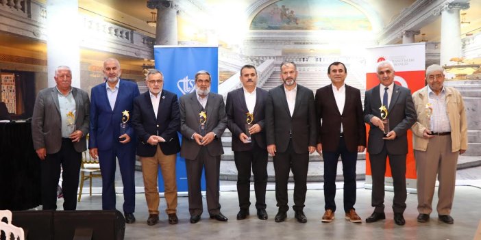 Ödüllü Muhtar İncekara ’ya, “ 2025 yılı İyilik ödülü” verildi