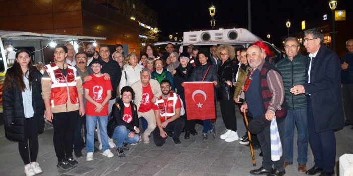 CHP Konya il başkanlığı Çanakkale şehitleri için lokma dağıttı