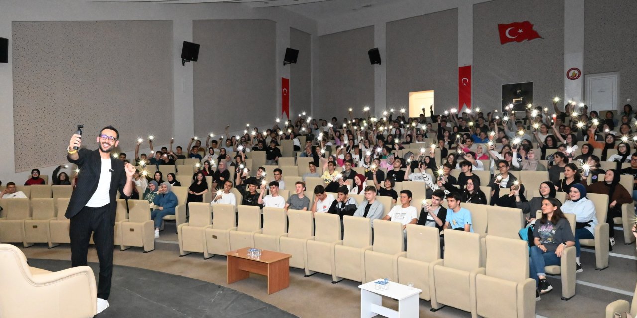 Gri Koç’tan “YKS öncesi son taktikler” semineri