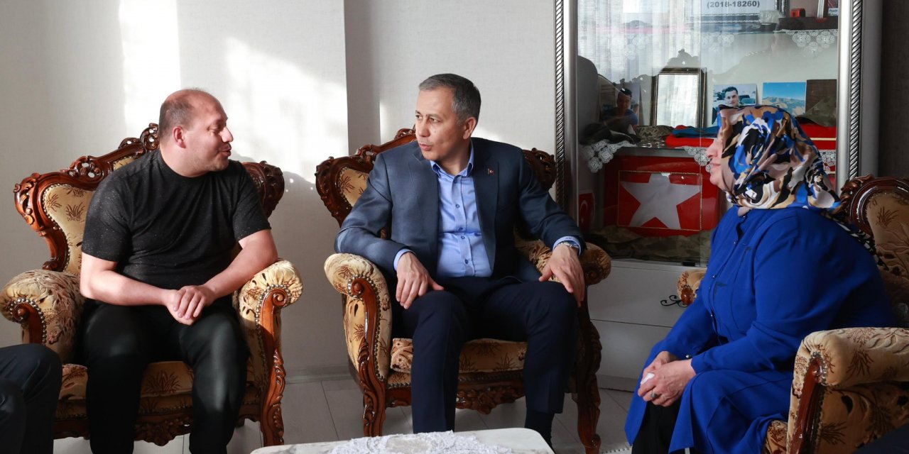 İçişleri Bakanı Yerlikaya, Konya'da şehit ailelerini ziyaret etti