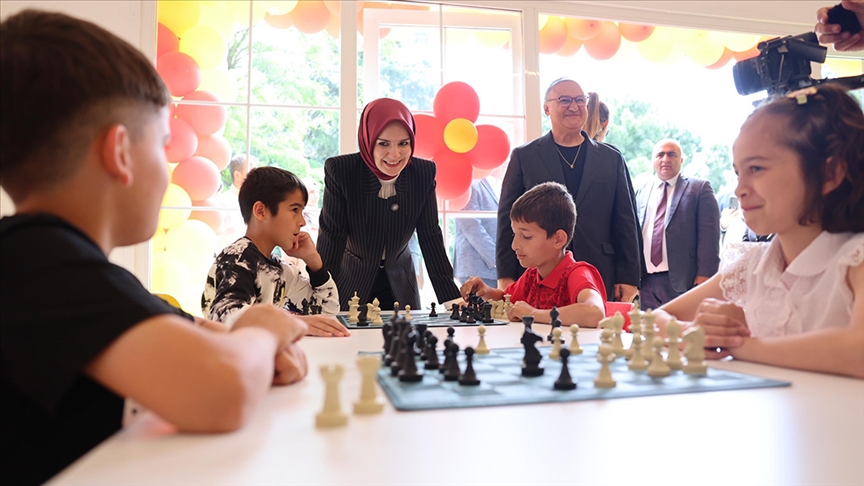 Bakan Göktaş, devlet himayesindeki çocuklar ile zaman geçirdi