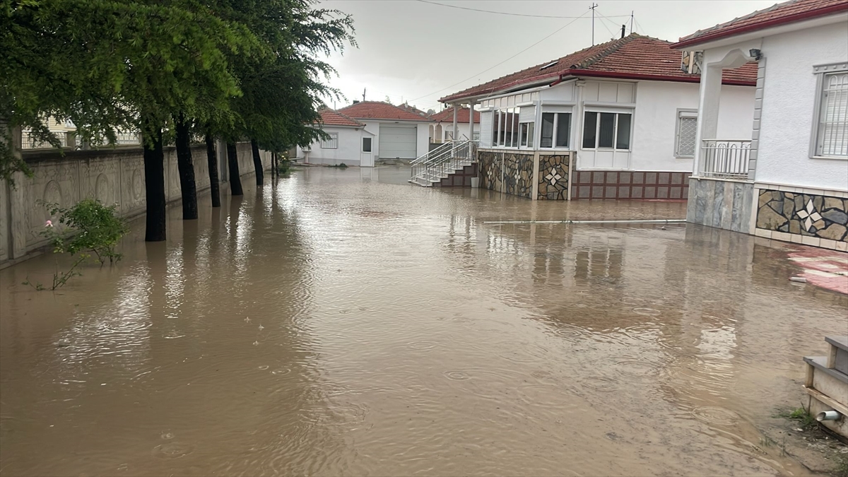 Bakan Çavuşoğlu'ndan Ukrayna uyarısı: Seyahat etmeyin